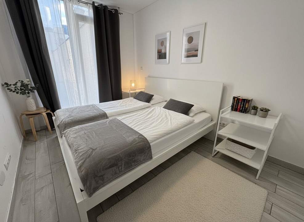 Helle 2-Zimmer-Wohnung mit großem Wintergarten (Heizkosten inkl.)