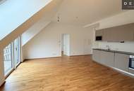 / 2 ZIMMER / U-BAHN NÄHE / BALKON / DACHGESCHOSS / MODERNE AUSSTATTUNG / VERFÜGBAR AB SOFORT