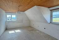 Sanierungsbedürftiges, großzügiges Zweifamilienhaus am ruhigen Ortsrand von Friedberg!