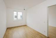AB JULI/Hoch oben im 2. Stock mit Loggia