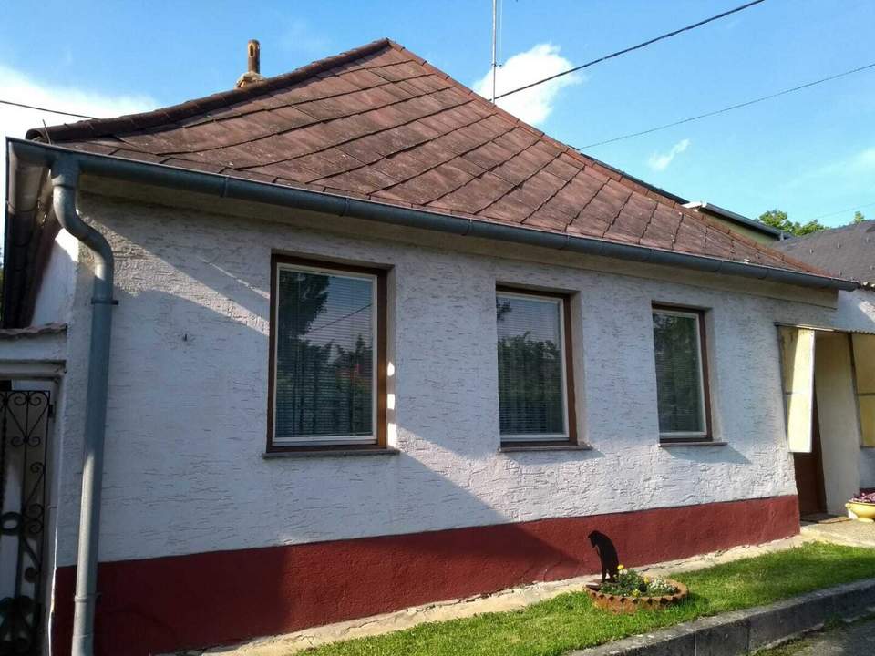 NEUER PREIS !!! Attraktive Gelegenheit für Käufer mit Blick für Potenzial – Einfamilienhaus mit Nebengebäude in Karlsdorf