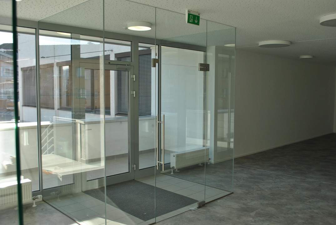 Helle, moderne Gewerbefläche / Bürofläche am besten frequentierten Standort Sterneck Kreuzung