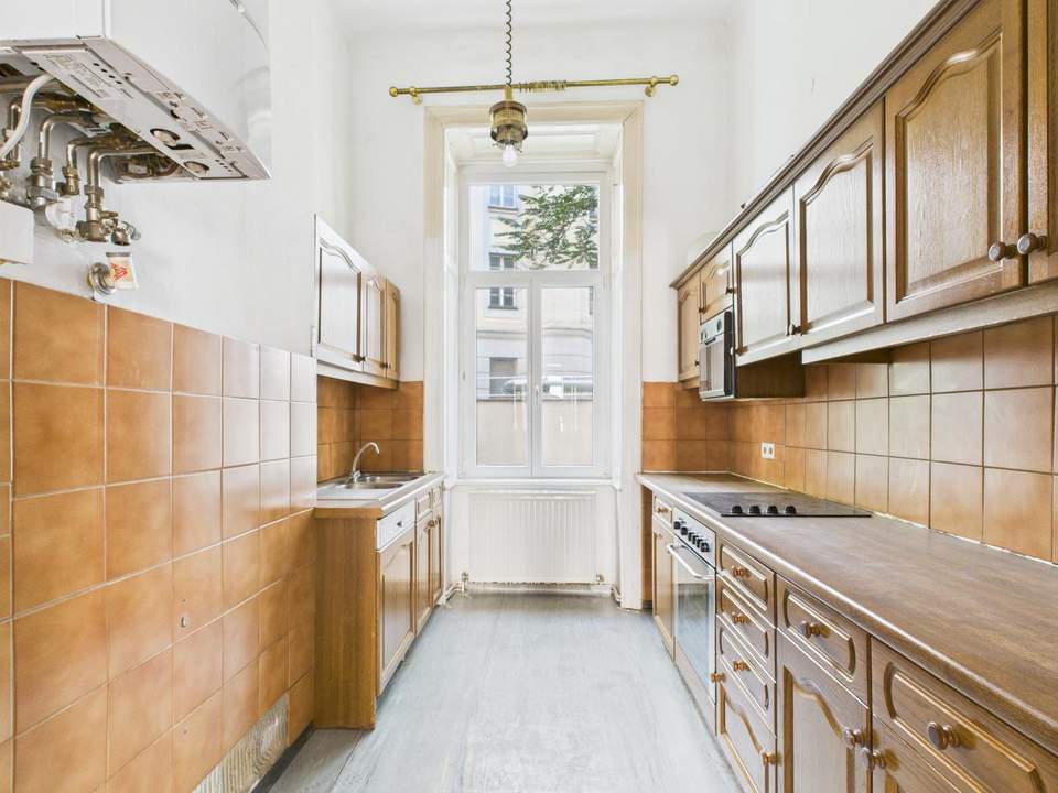 3-Zimmer-Altbauwhg. nur 3 Minuten von der U-6 Alserstraße entfernt in sanierungsbedürftigem Zustand