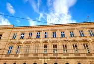 Stabiles Investment mit ca. 4,45% Rendite! Sehr bonitätsstarker Mieter + Traumhaftes Eck-Altbauhaus + Perfekte Infrastruktur und Anbindung mit Straßenbahn vor der Türe! Nutzen Sie diese Gelegenheit!
