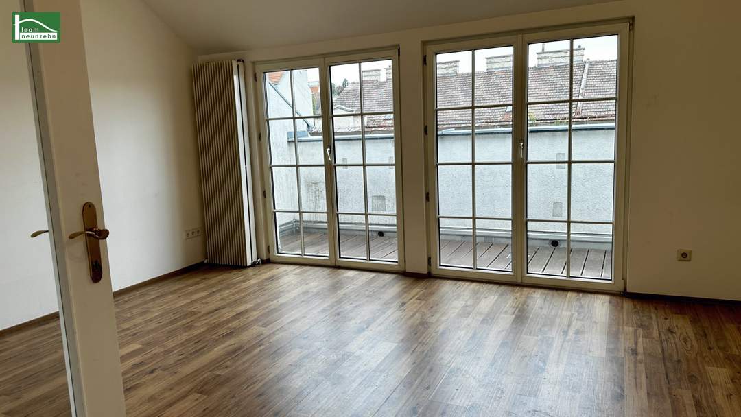 Tolle 3-Zimmer DG-Wohnung mit Balkon - teilweise hohe Räume im Altbau mit 1xSchlafzimmer in den Innenhof - WG geeignet