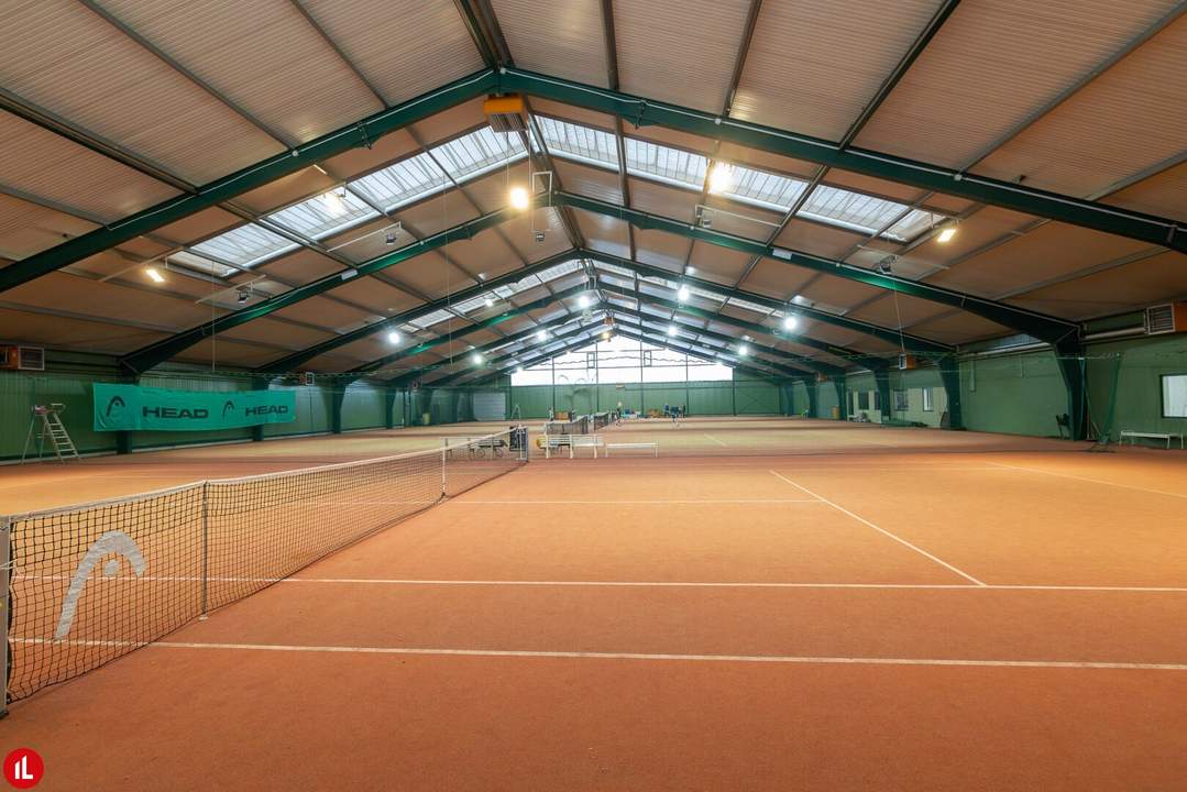 Tennishalle in absoluter Bestlage zu verkaufen