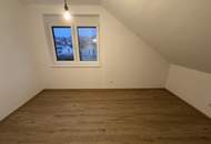 GROßZÜGIGE 4-ZIMMER DACHGESCHOSSWOHNUNG MIT BALKON! SOFORT VERFÜGBAR!