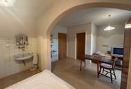 Ehemalige Pension mit viel Platz für mehrere Wohneinheiten in Greinbach-Penzendorf