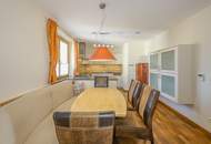 Hochwertige Dachgeschosswohnung mit schönem Ausblick in Ruhelage