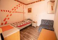 Großes Wohnhaus mit Heurigenlokal / 5 Gästezimmern und einem Miethaus