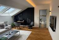 LICHTDURCHFLUTET MIT SKYWINDOW UND EDLEM FISCHGRÄTPARKETT