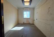 Großzügig konzipierte Wohnung * Loggia * KFZ Garagenplatz * Sauna * sanierungsbedürftig