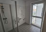 Kleine 2 Zimmerwohnung mit großem Westbalkon und Einbauküche!