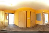 Gediegenes Stockhaus in grüner Umgebung