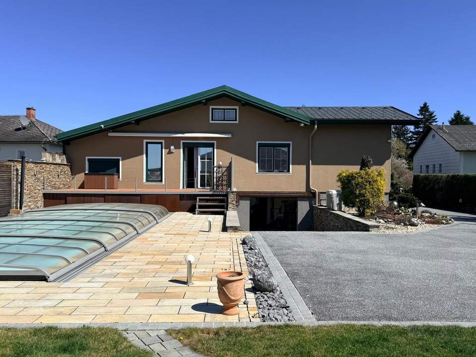 Einziehen & genießen – Bungalow mit Pool und großem Garten