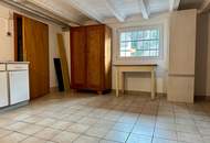 Geräumiges Ein- bzw. Zweifamilienhaus mit Wirtschaftsgebäude