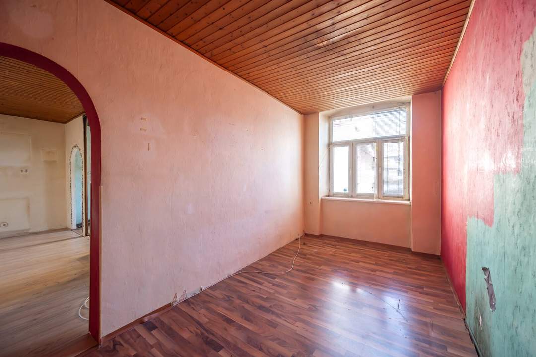 ++NEU++ sanierungsbedürftige 3-Zimmer Altbau-Wohnung - gut adaptierbarer Grundriss