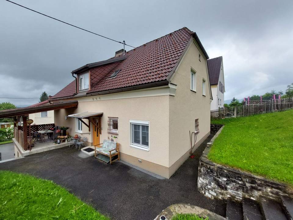 Gemütliches Haus in schöner Wohngegend mit Aussicht in sehr gepflegtem Zustand