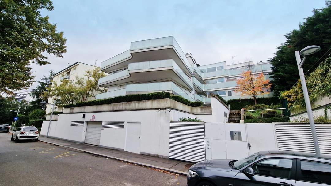 Stilvolle Gartenwohnung für gehobene Ansprüche - 4 Schlafzimmer, 4 Bäder!