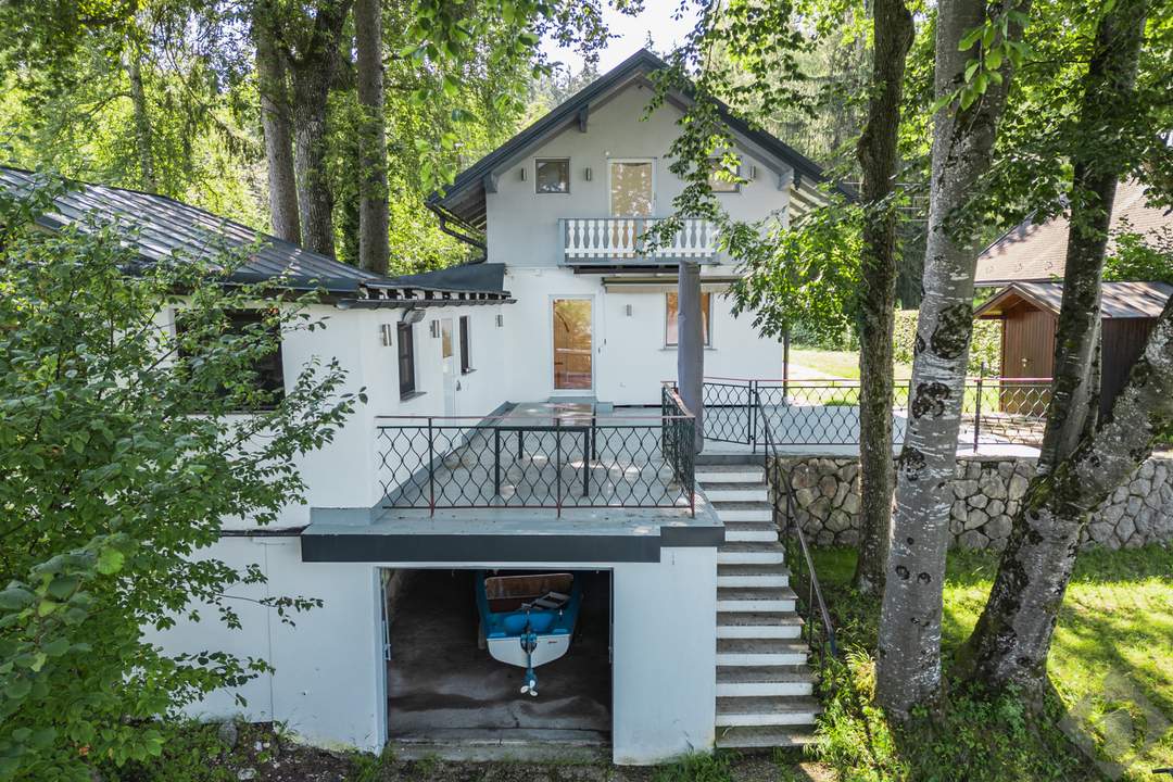 Rarität: Ihr Feriendomizil am Wallersee - mit Bootsgarage und direktem Seezugang