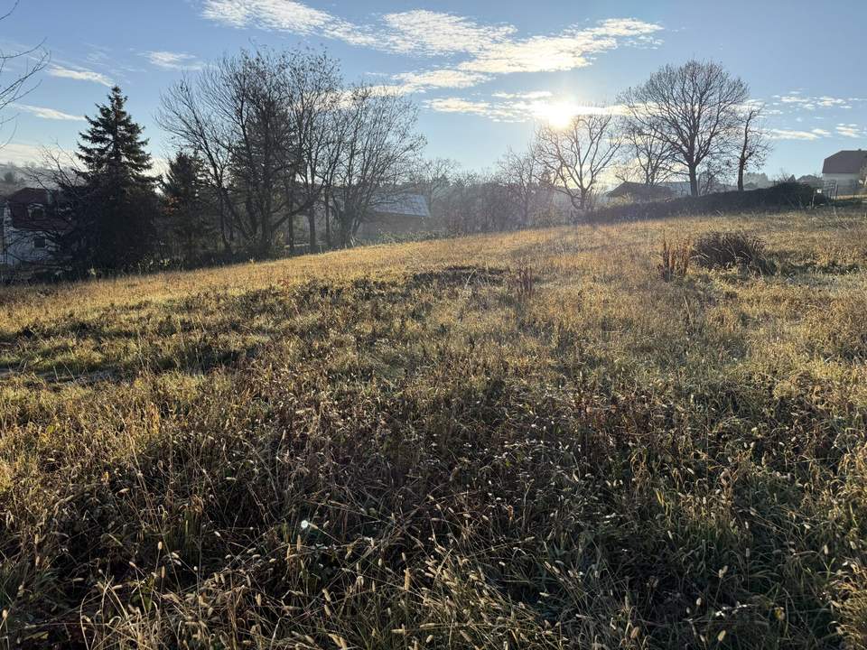 sonniger Baugrund mit Fernsicht zu verkaufen