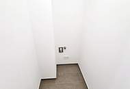 Zwischen Großstadt und Grashalm. Riesenbalkon / Riesenfreude! TOP Neubauwohnung mit viel Freiraum! Traumhafte Rundum-Terrasse + Ideale Raumaufteilung + Grün wohin das Auge reicht + Luftwärmepumpe!