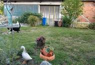 Podersdorf- Zweifamilienhaus mit Lagerhalle und Garten- viel Platz für alle!