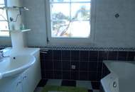 BUNGALOW INMITTEN DER VEGETATION IN RUHELAGE