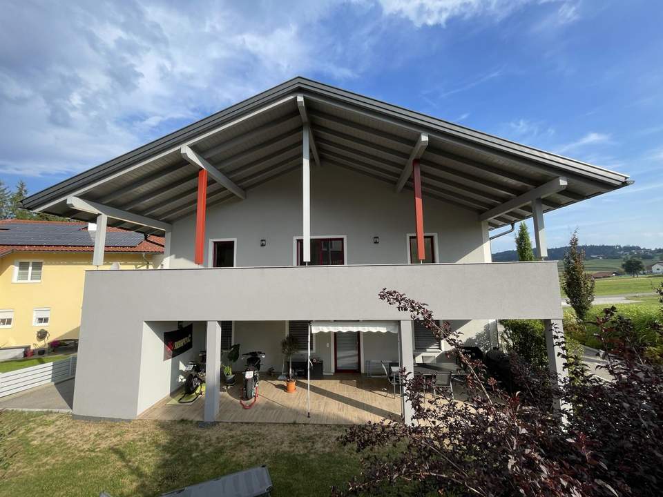 Mehrfamilienhaus mit Garage/Lager/Büro - Dorfwidmung
