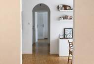 Helle 4-Zimmer-Wohnung (ca. 93 m²) mit Loggia und Parkblick. Master-Schlafzimmer mit eigenem Badezimmer.