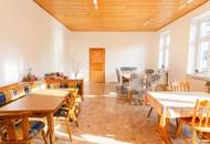 Viel Platz, einzigartige Nutzungsmöglichkeiten & großes Grundstück – vielseitiges Wohnhaus in Engabrunn