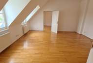 Befristet vermietete 2-Zimmmer- Dachgeschosswohnung - Garten-/Hofseitig ausgerichtet!