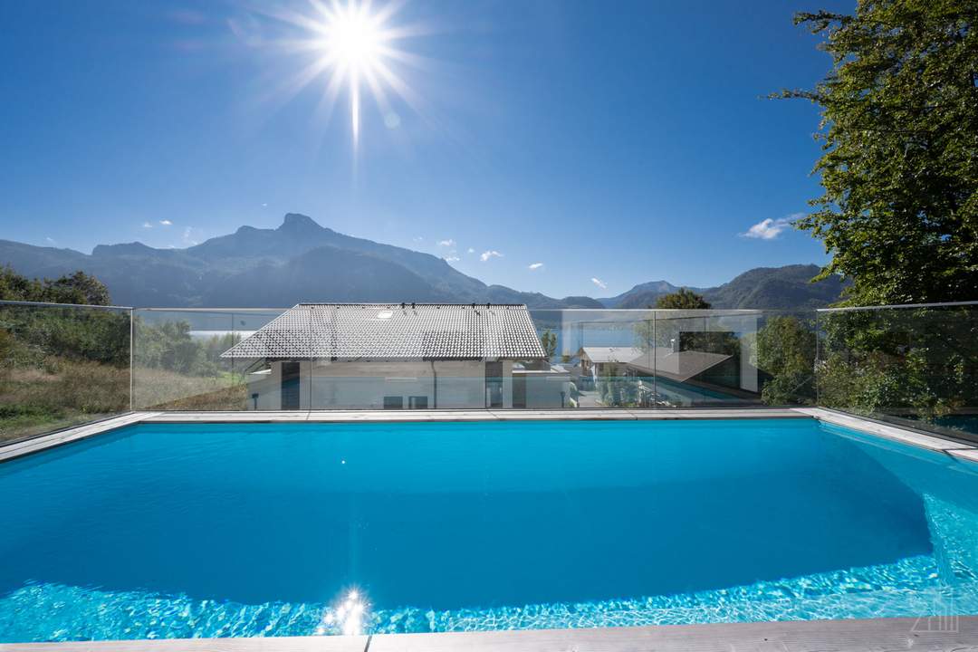 Luxus Pur am Mondsee | Einfamilienhaus mit Pool, Garten und privatem Seezugang!