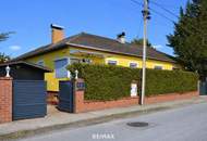 Licht, Luft und Freiheit: Bungalow mit großem Garten und Pool