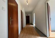 Wohnung mit Schlossblick, drei Schlafzimmern und Garage