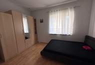 Tolles Zweifamilienhaus mit Einliegerwohnung, sonniger Terrasse, Keller, Doppelgarage und Pool!