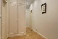 GROßZÜGIGE 3 -ZIMMER-MANSARDENWOHNUNG IM STADTPALAIS