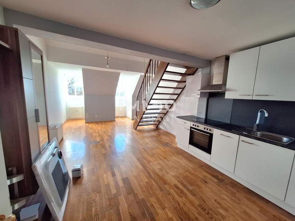 Wohnen oder Arbeiten im Schloss, ein Platz zum Träumen! Garage inklusive!