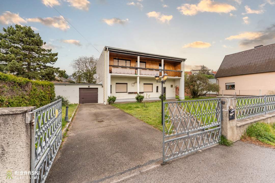 Sonnige Liegenschaft mit Traumgarten, Pool und Grillplatz - Schneebergblick vom Balkon