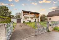 Sonnige Liegenschaft mit Traumgarten, Pool und Grillplatz - Schneebergblick vom Balkon