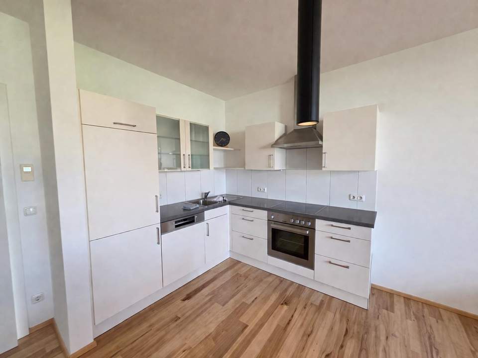 Moderne 3-Zimmer-Wohnung mit Loggia in zentraler Lage