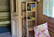 Grundstück mit Hütte und kleinem Teich