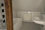 Auffallend exzellente Dachgeschoßwohnung nähe KF-Uni zu vermieten (WG möglich)!