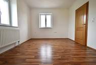 Investieren Sie clever in die Zukunft – gepflegte 2-Zimmer-Wohnung mit Küche und Balkon in zentraler Lage! Nähe BMW, SKF!!