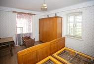 Sanierungsbedürftiger Bauernhof mit großem Grundstück