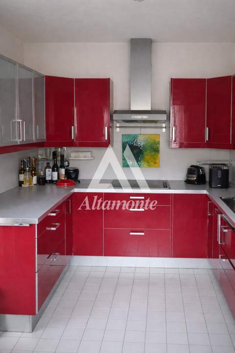 Charmante 2-Zimmer-Wohnung mit Wintergarten in ruhiger Lage