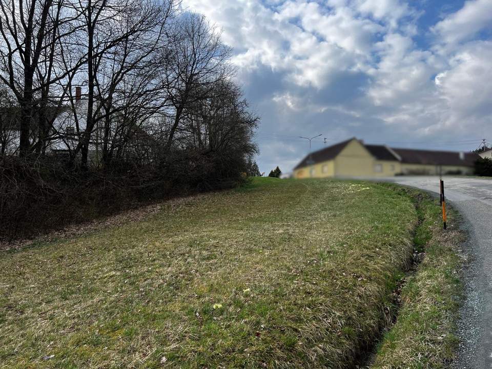 sonniges kleines Baugrundstück in der Nähe vom Badesee Rauchwart