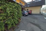 Vielseitiges sanierungsbedürftiges Wohnhaus mit 2 Wohneinheiten auf großem Grundstück!