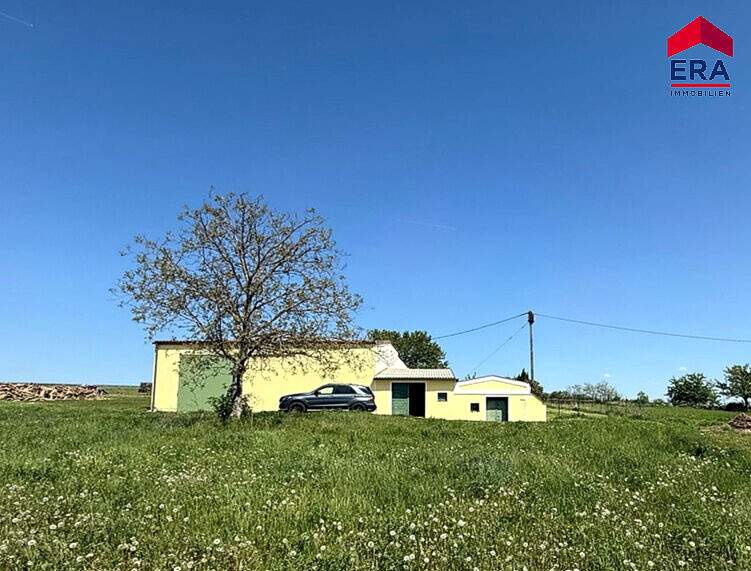 PREISREDUZIERUNG! Schrattenberg-Weinkeller mit atemberaubender Fernsicht und zusätzlichem Grundstück