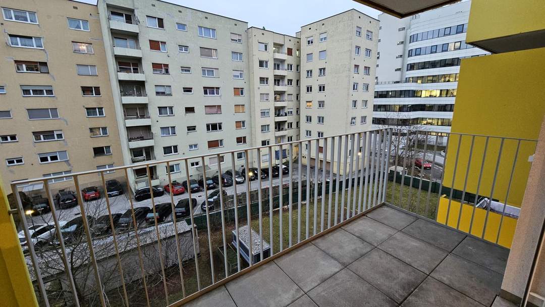 Unbefristete 2-Zimmer-Wohnung mit Balkon!